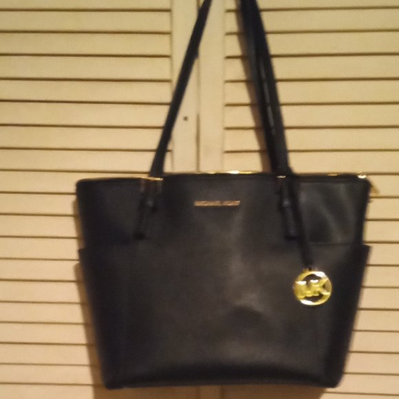 Black  Michael Kors HandBag - Picture 1 of 8